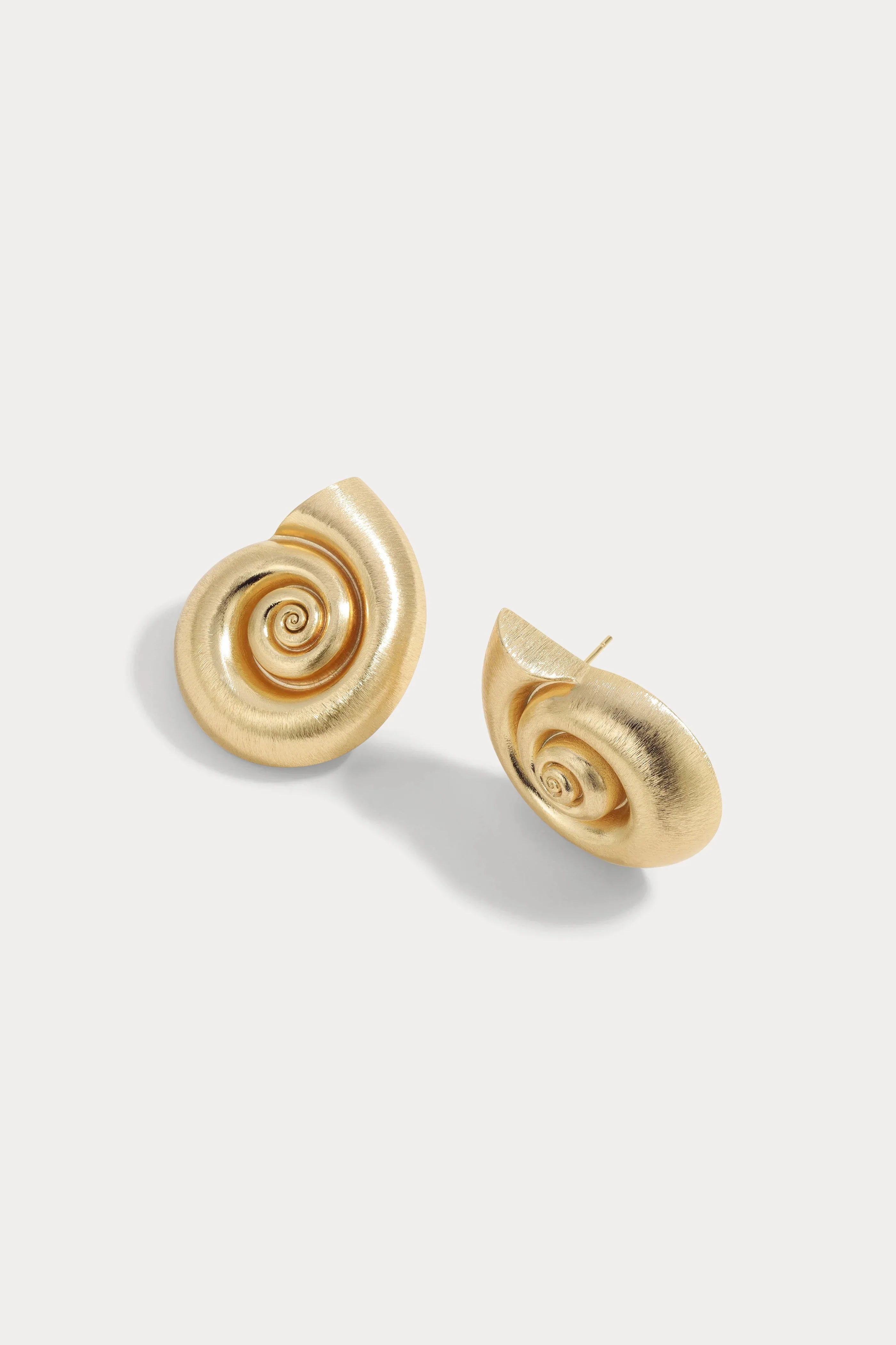 Lili Claspe La Mer Gold Shell Stud Earrings